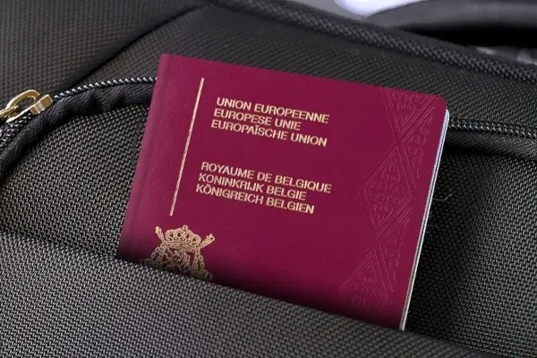 Comment soumettre une application pour un passeport belge à l'étranger ?