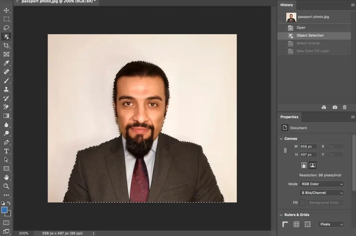 Comment recadrer une photo de passeport avec un fond bleu sur Photoshop